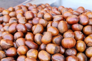 Roasted chestnuts is delicious at street food