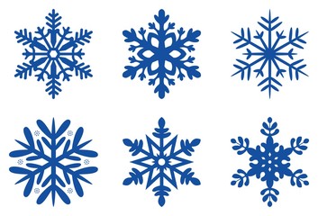 Set von eisblauen Frostigen Schneeflocken auf einem isolierten weißen Hintergrund.