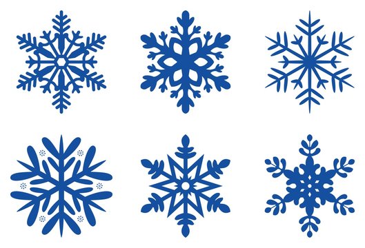 Set von eisblauen Frostigen Schneeflocken auf einem isolierten weißen Hintergrund.