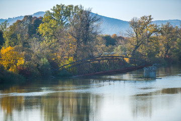 Fototapeta na wymiar Autumn landscape on the river