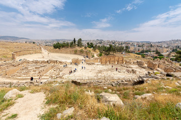 Fototapeta na wymiar Forum Cardo - The Oval Forum of The Roman City Of Jerash. Jordan