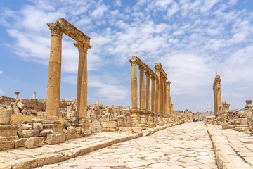 Fototapeta premium Cardo Maximus, main colonnaded street of the Roman city of Jerash, Jordan