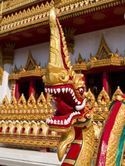 Tête de Naga à l'entrée du Grand temple de Khon kaen en Thaïlandee