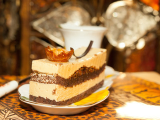 Vienna cake with almond and caramel