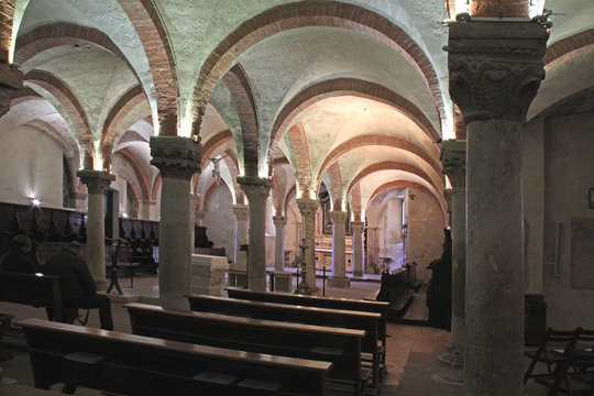 Duomo di Parma; la cripta