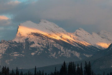 Fototapeta na wymiar Vermilion Lakes, Travel Alberta, Banff National Park, Canadian Rockies, Town, Rocky Mountains, Canada, Winter