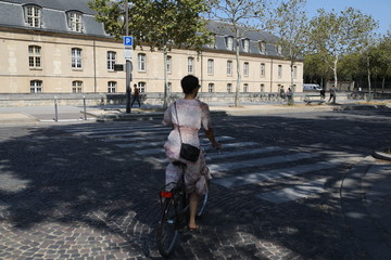 Cycling in Paris 