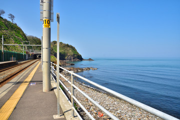 新潟　JR青海川駅と日本海