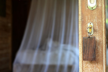 Door handle with key