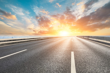 Naklejka premium Empty asphalt road and modern city skyline with buildings in Shanghai,China