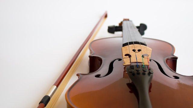 Violin in white background with bow