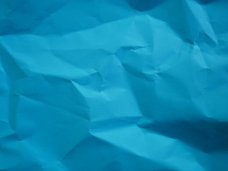 Obraz premium crumpled blue paper background