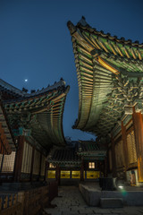 Fototapeta na wymiar Korean traditional palace at night