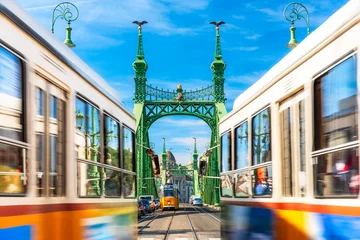 Fototapeten Trams at Liberty Bridge in Budapest © 4th Life Photography