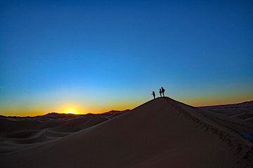 Obraz premium モロッコ・サハラ砂漠の日の出