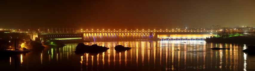 Fototapeta na wymiar Night view of the dam of the hydroelectric station named after V. I. Lenin on the Dnieper River. Ukraine, Zaporozhye.