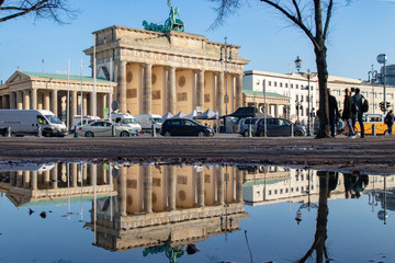 Fototapeta na wymiar Brandenburg Gate, Reflection, Daytime
