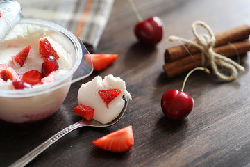 Yoghurt with fresh strawberries and cherries