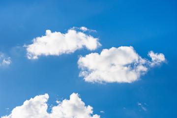 Obraz na płótnie Canvas The beautiful cloud on blue sky background