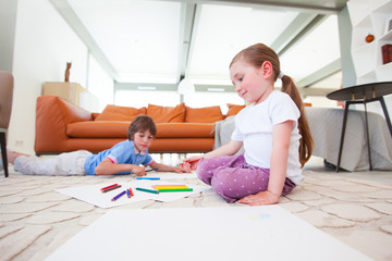 Children drawing with color pencils