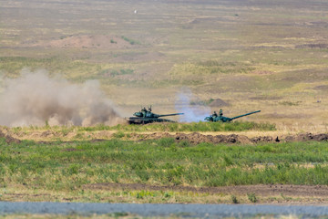Russian main battle tanks jumping on the demonstrations, forum Army 2018