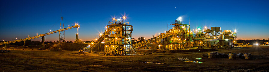 Night view of a copper mine head in NSW Australia - obrazy, fototapety, plakaty