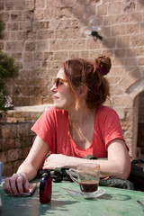 Fototapeta na wymiar Beautiful female tourist sitting in the outdoor cafe