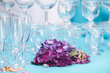 Blue decoration with a touch of color with purple flowers