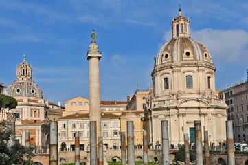 Fototapeta na wymiar Roma, Fori di Traiano e colonna Traiana