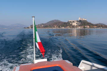 Gita in barca alla rocca di Angera