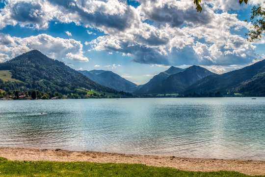 Blick &uuml;ber den Schliersee Richtung Brecherspitz querformat