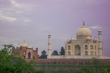 Obraz premium El Taj Mahal, en la ciudad de Agra, Uttar Pradesh (India), Patrimonio de la Humanidad