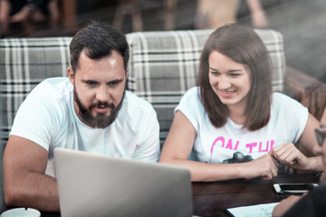 Businessmen discuss the deal and control it online, in a cafe on the street. A girl and two guys.