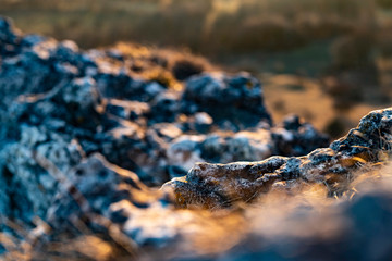 Felsen mit goldenem Licht