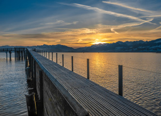 Fototapeta premium Gorgeous sunrise on the shores of the upper Zurich Lake (Obersee) near Hurden (Schwyz) and Rapperswil-Jona (Sankt Gallen), Switzerland