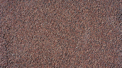 Stein Wand rot mit kleinen steinen als Steinteppich