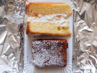 Take away - zwei Stück Kuchen zum Mitnehmen