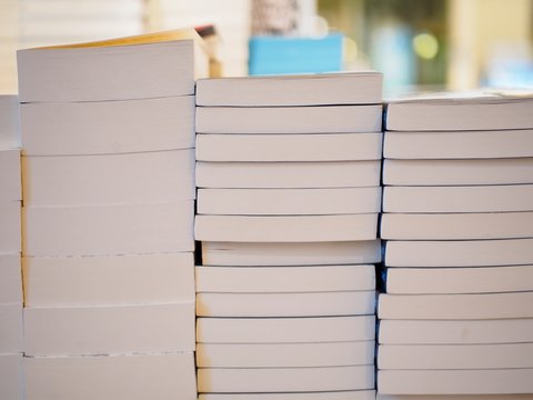 B&uuml;cherstapel - Analoges Vergn&uuml;gen f&uuml;r Leseratten