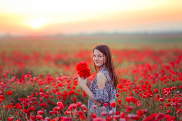 girl with a bouquet of poppies looks