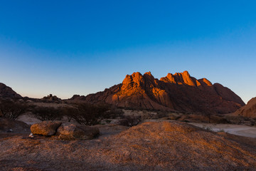Fototapeta premium Spitzkoppe, Namibia beim Sonnenuntergang
