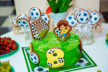 cake decorating football player gingerbread