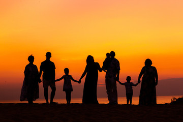 family of 8 at sunset