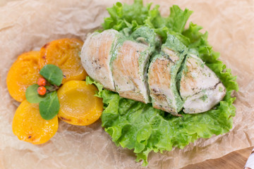 Chicken chest with salat and grilled peaches