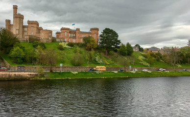 Fototapeta na wymiar Inverness Castle, Burg im Zentrum von Inverness im Hochland von Schottland bei bewölktem Wetter