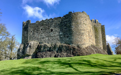 Fototapeta na wymiar Dunstaffnage Castle, Burg bei Oban im Hochland von Schottland bei schönem Wetter