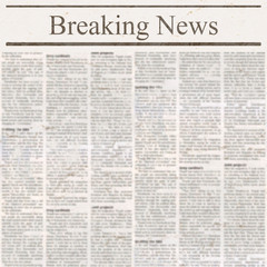 Obraz premium Newspaper with headline Breaking News and old unreadable text