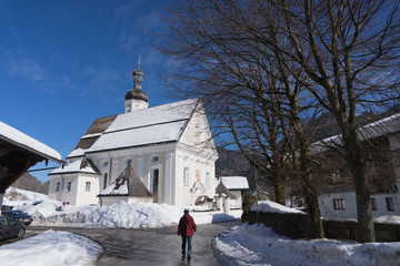 Dorf Sachrang im Winter mit viel Schnee
