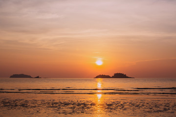 Obraz premium Amazing sunset over the Sea coast. Twilight.