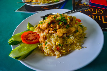 Thai food on the street is popular and sell well, not less than Pad Thai and Tom Yum Shrimp are various curries. Insect, fresh frogs, vegetables, fruits