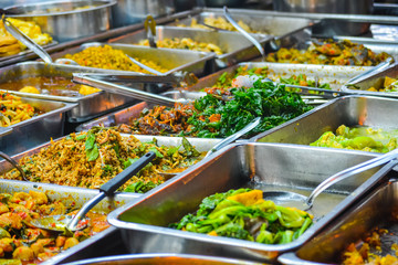 Thai food on the street is popular and sell well, not less than Pad Thai and Tom Yum Shrimp are various curries. Insect, fresh frogs, vegetables, fruits